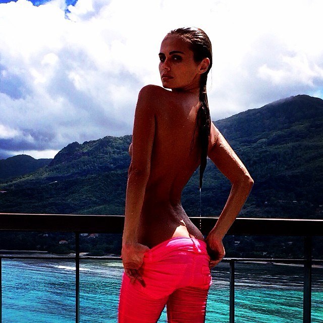   (Xenia Deli)  - ,  62-    /  - 124