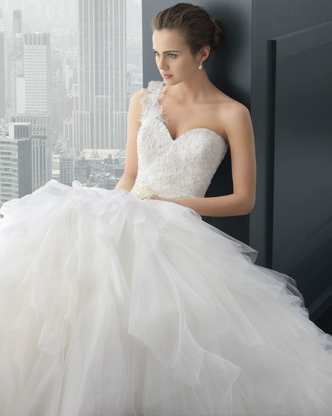   (Xenia Deli)  - ,  62-    /  - 208