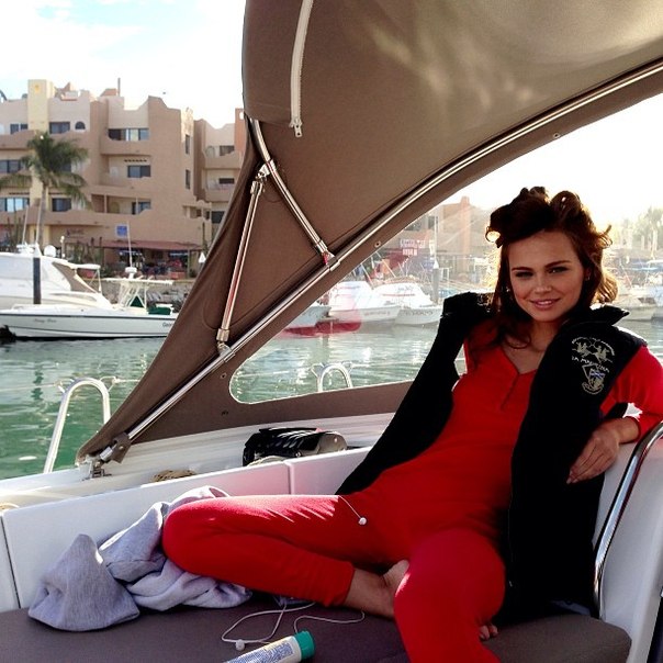   (Xenia Deli)  - ,  62-    /  - 250