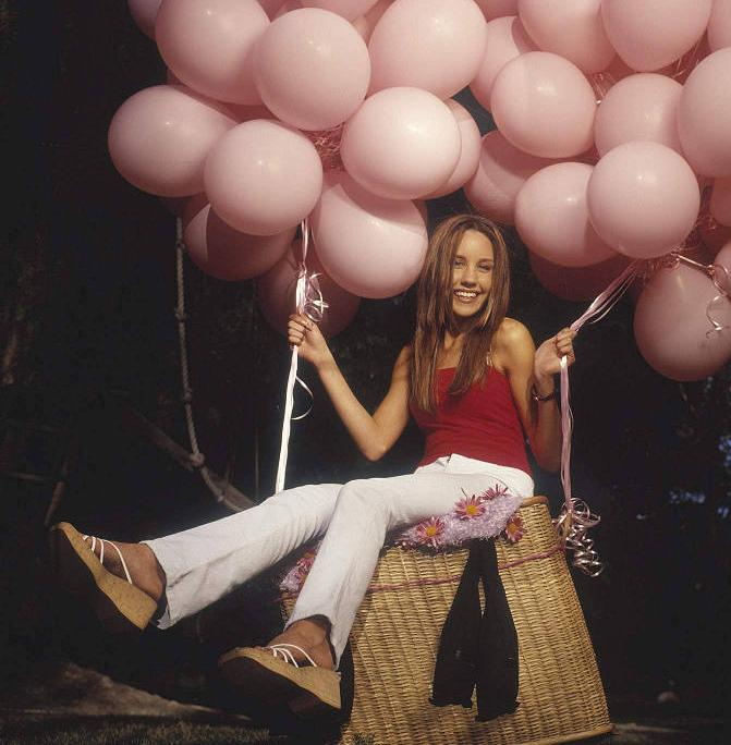 Amanda Bynes Photo (  )   /  - 8