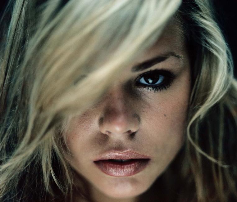 Billie Piper ( ) /  - 13