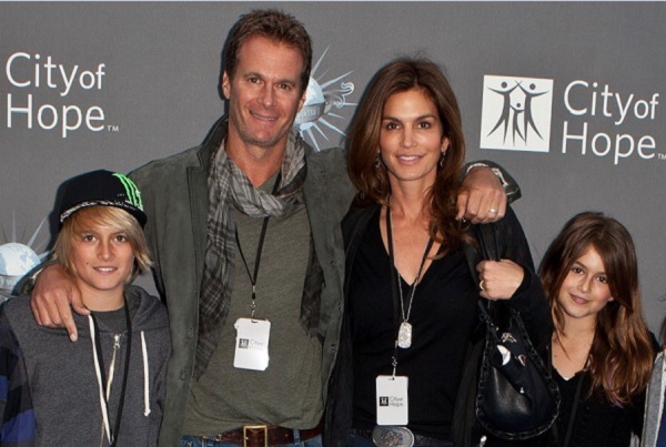 Cindy Crawford Photo (  )  - /  - 3