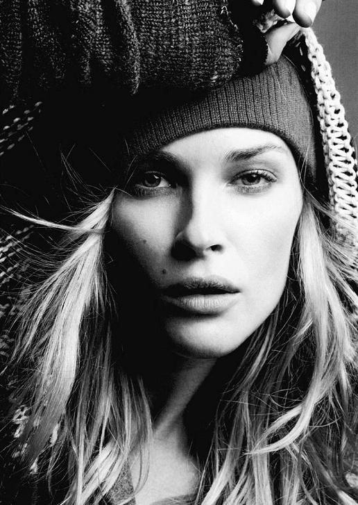 Erin Wasson Photo (  )  - /  - 33
