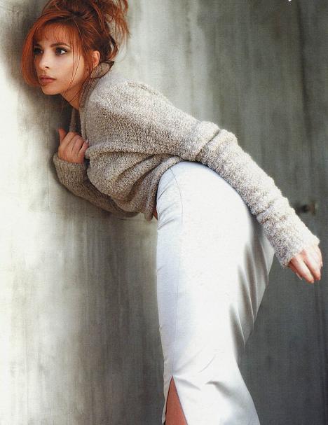 Mylene Farmer Photo (  )   /  - 17