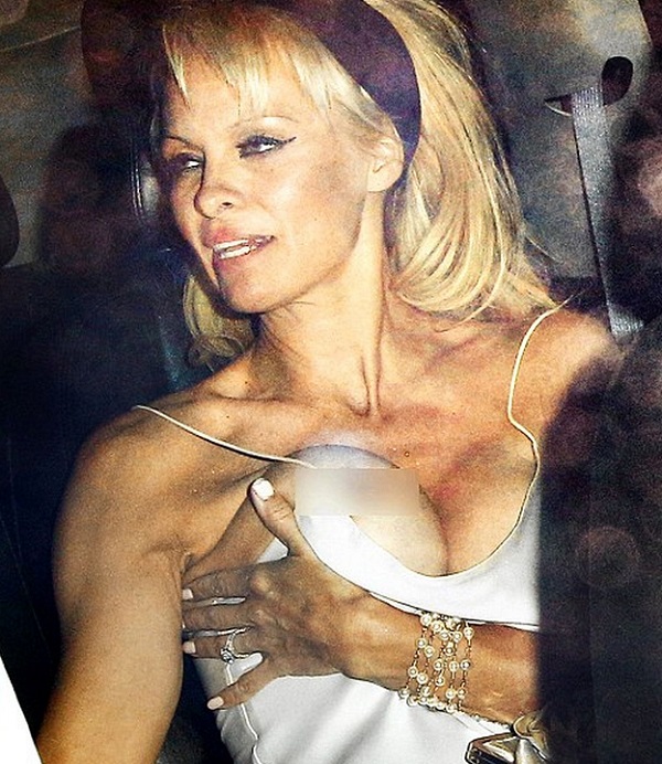   (Pamela Anderson)  - ,  Playboy /  - 72