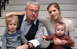 Елена Перминова в третий раз стала мамой. Модель родила девочку.