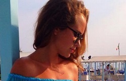 Стефания Маликова показала яркие летние наряды на отдыхе в Италии