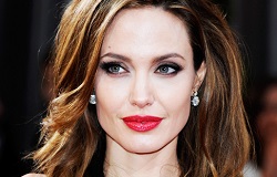 Angelina Jolie Biography (Анджелина Джоли Биография) голливудская актриса, жена Бреда Питта