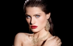 Изабели Фонтана в рекламе ювелирных украшений Stroili Oro
