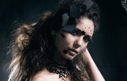 Нина Добрев  в новых промо-фото к сериалу «Дневники вампира»