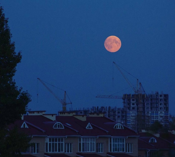 Луна 2015. Кровавая Луна 2015. Луна 28 сентября. Луна в Кирове. Луна в Томске.