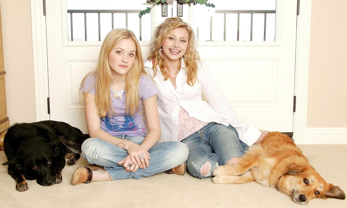 Aly and AJ Photo (   )   /  - 20