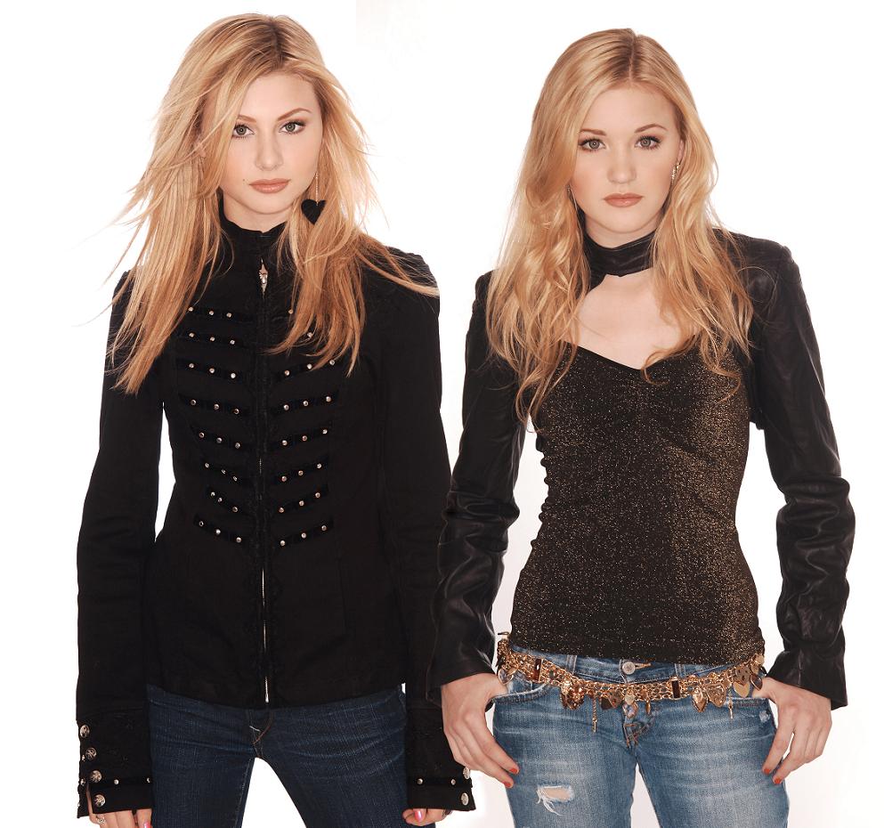 Aly and AJ Photo (   )   /  - 22