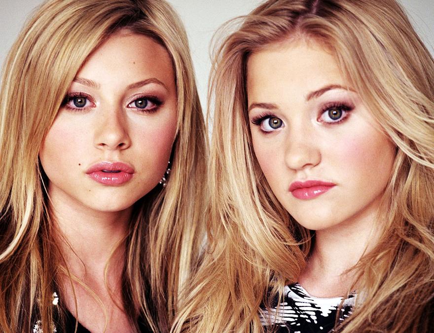 Aly and AJ Photo (   )   /  - 28