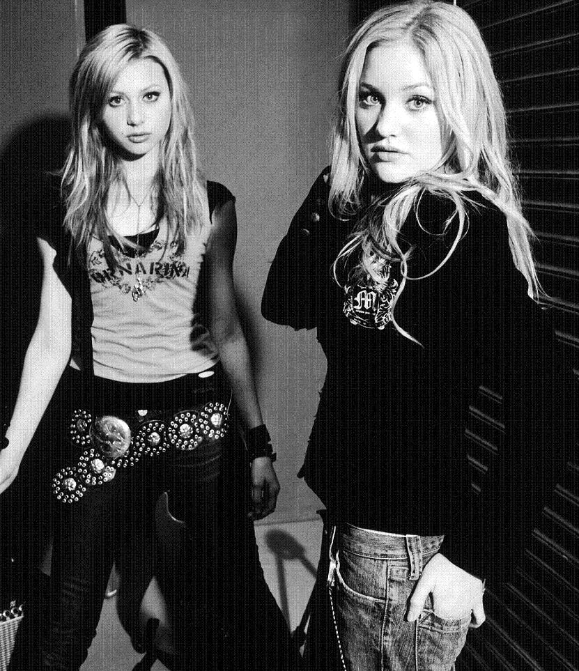 Aly and AJ Photo (   )  