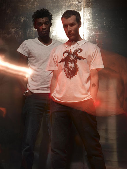 Massive Attack Photo (  )   /  - 10