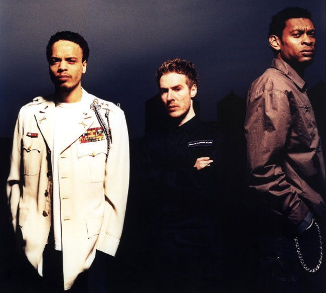 Massive Attack Photo (  )   /  - 12