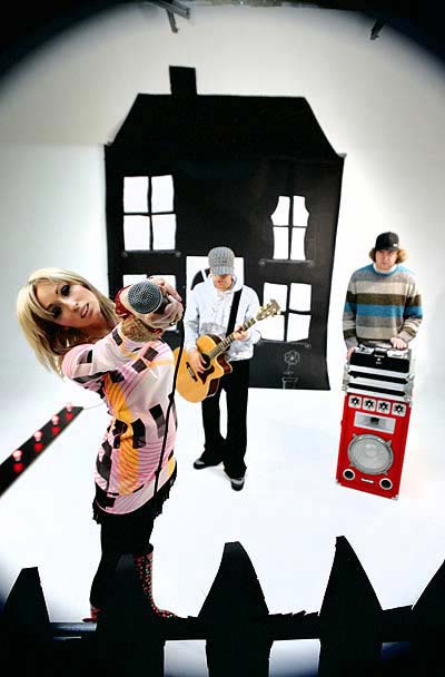 The Ting Tings Photo (  )   /  - 2