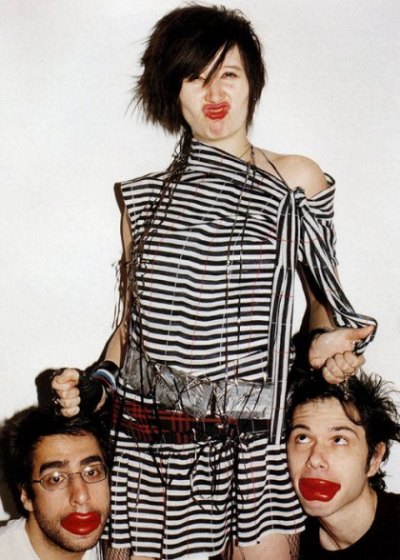 Yeah Yeah Yeahs Photo (   )   /  - 6