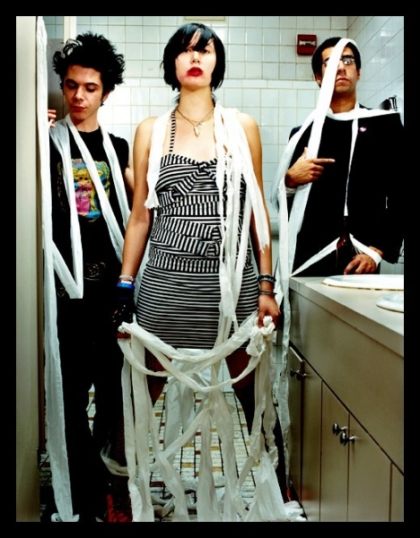 Yeah Yeah Yeahs Photo (   )   /  - 15