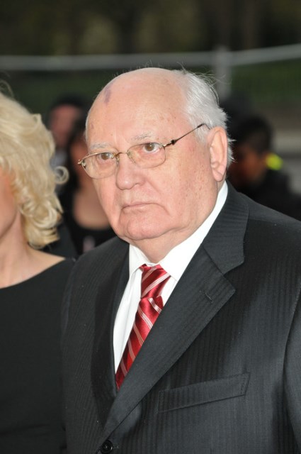    (Mikhail Gorbachev Photo) ,       /  - 12