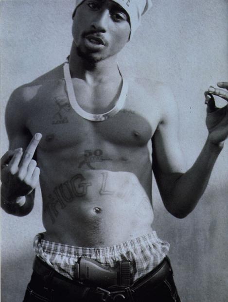 2Pac Photo (2,   )   /  - 32