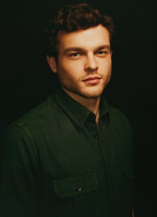 Alden Ehrenreich Photo (  )  ,        /  - 7