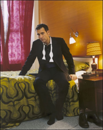 Clive Owen Photo (  )    /  - 17