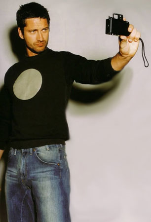 Gerard Butler Photo (  )    /  - 24