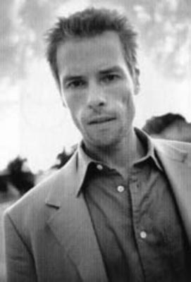 Guy Pearce Photo (  )    /  - 13