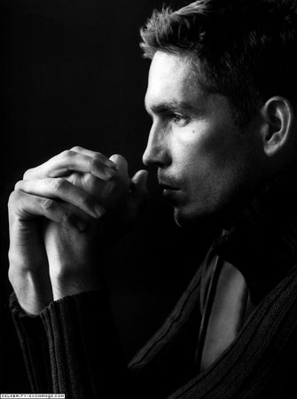 James Caviezel Photo (  )    /  - 22