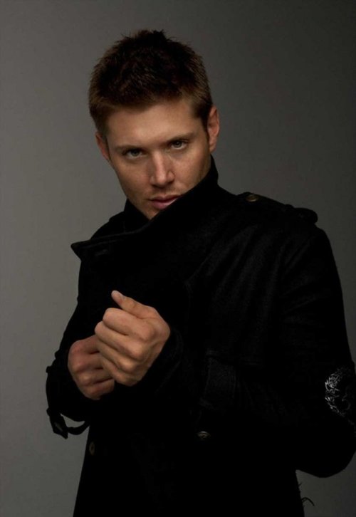 Jensen Ackles Photo (  )  ,      /  - 8