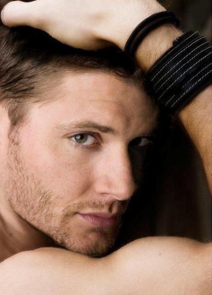 Jensen Ackles Photo (  )  ,      /  - 18