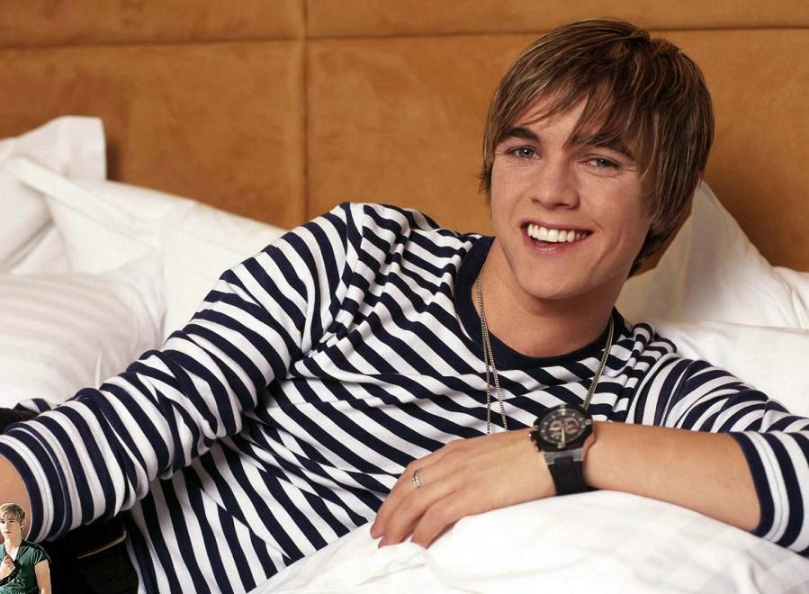 Jesse McCartney Photo (  )   /  - 3