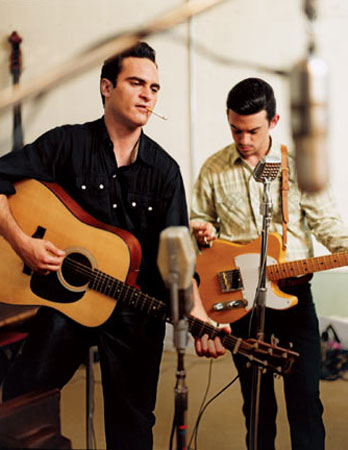 Joaquin Phoenix Photo (  )   /  - 24