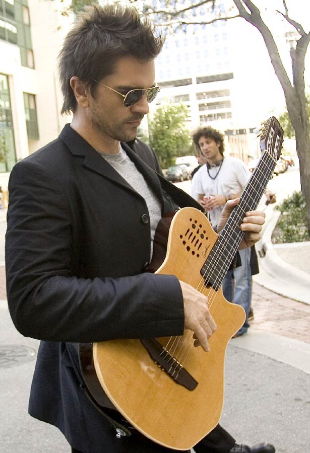 Juanes Photo ( )   /  - 5