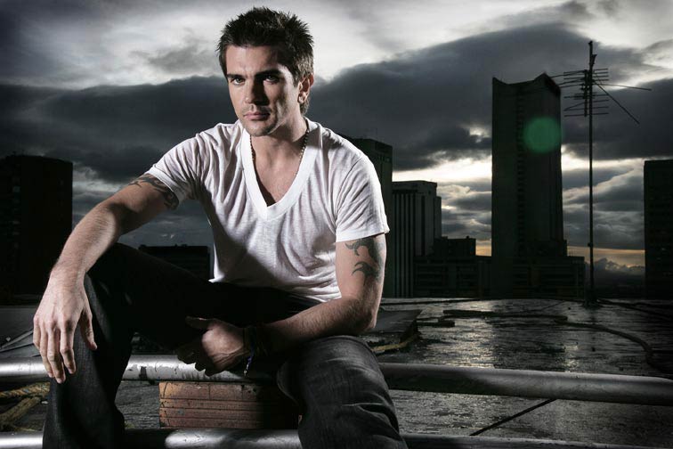 Juanes Photo ( )   /  - 6