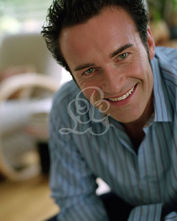 Julian Mc Mahon Photo (  )    /  - 4