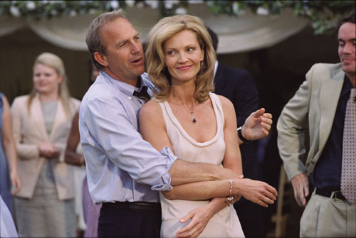 Kevin Costner Photo (  )    /  - 9