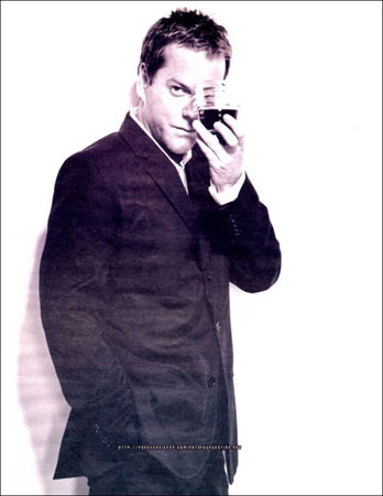 Kiefer Sutherland Photo (  )    /  - 17