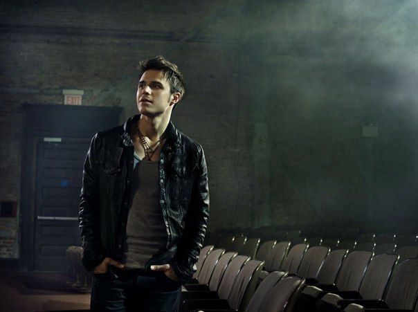 Kris Allen Photo (  )  ,  /  - 5