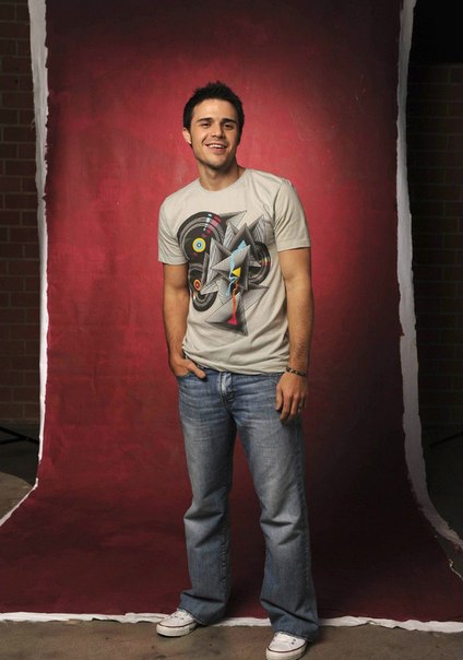 Kris Allen Photo (  )  ,  /  - 9