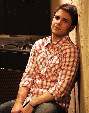 Kris Allen Photo (  )  ,  /  - 13