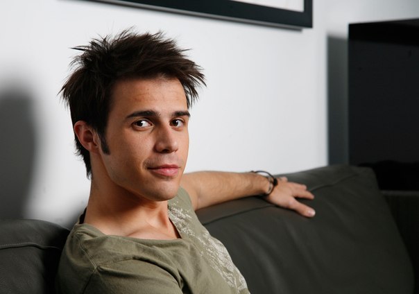 Kris Allen Photo (  )  ,  /  - 22