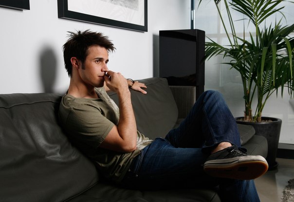 Kris Allen Photo (  )  ,  /  - 23