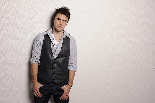 Kris Allen Photo (  )  ,  /  - 26