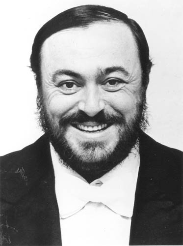 Luciano Pavarotti Photo (  )     /  - 7