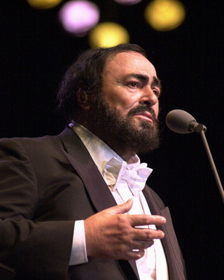 Luciano Pavarotti Photo (  )     /  - 8