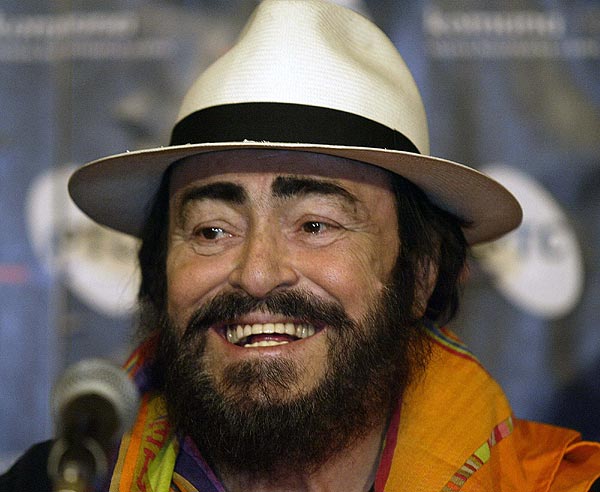 Luciano Pavarotti Photo (  )     /  - 10