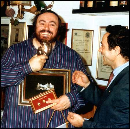 Luciano Pavarotti Photo (  )    